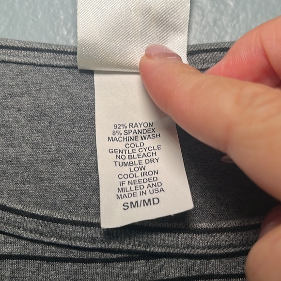 Carol Turner collection gray striped front flowing bottom shirt size S/M - Picture 4 of 7